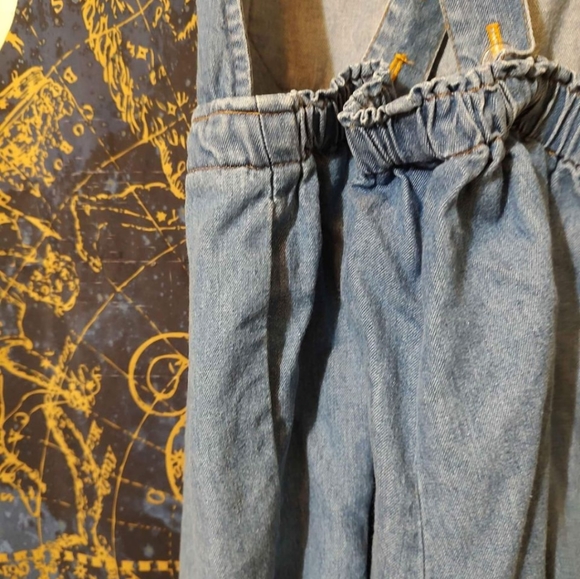 VINTAGE 90'S DENIM JUMPER/OVERALLS SHORTS W/ POCKETS - Picture 4 of 5